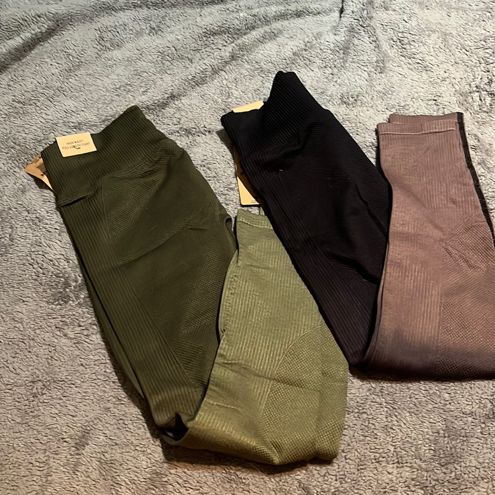 2 pairs of pink leggings